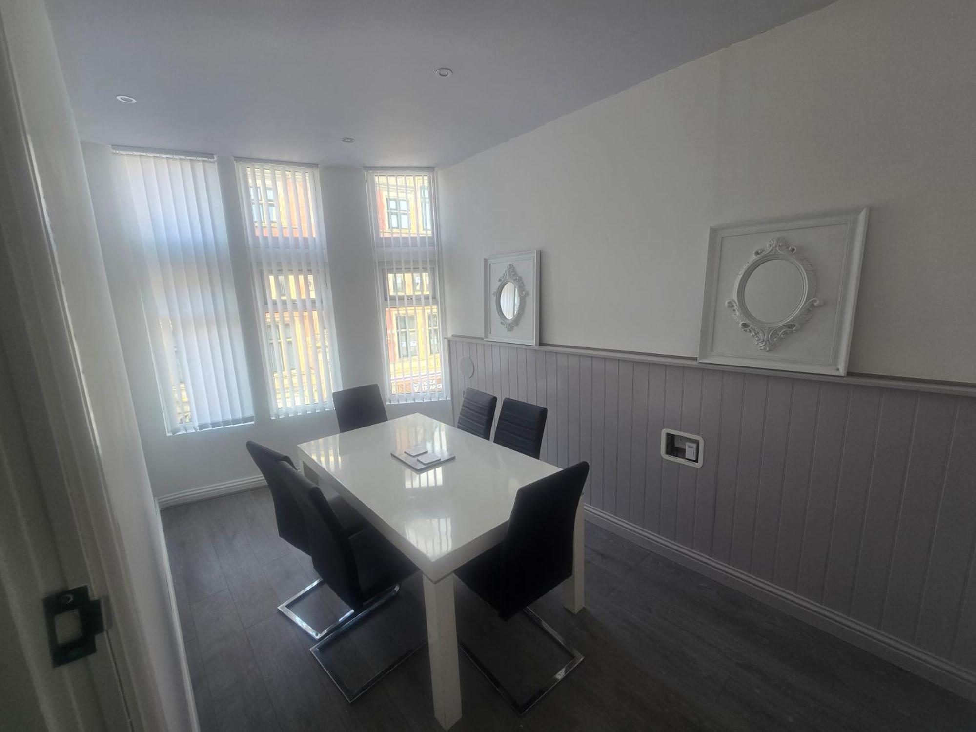 Center Dawson Street Apartment